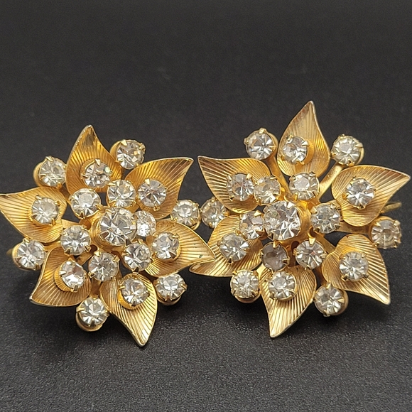 Vintage Gold Floral Crystal Cluster Clip-On Earrings - Women's Jewelry - Picture 2 of 6